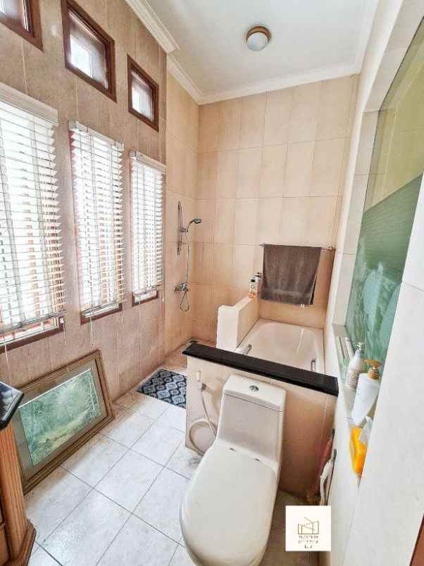 dijual rumah jl sayap pasirluyu regol