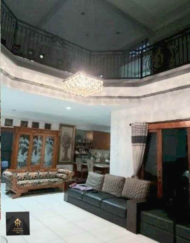 dijual rumah jl srimahi sayap bkr