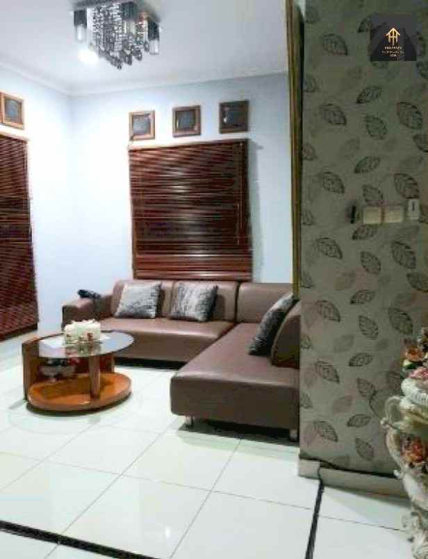 dijual rumah jl srimahi sayap bkr