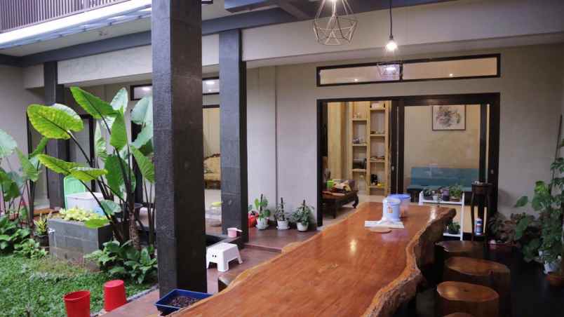 dijual rumah jl tawes bambu apus