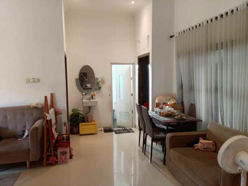 dijual rumah kalitirto