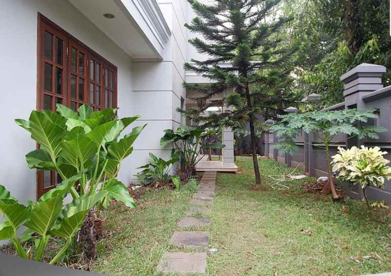 dijual rumah karang tengah lebak bulus