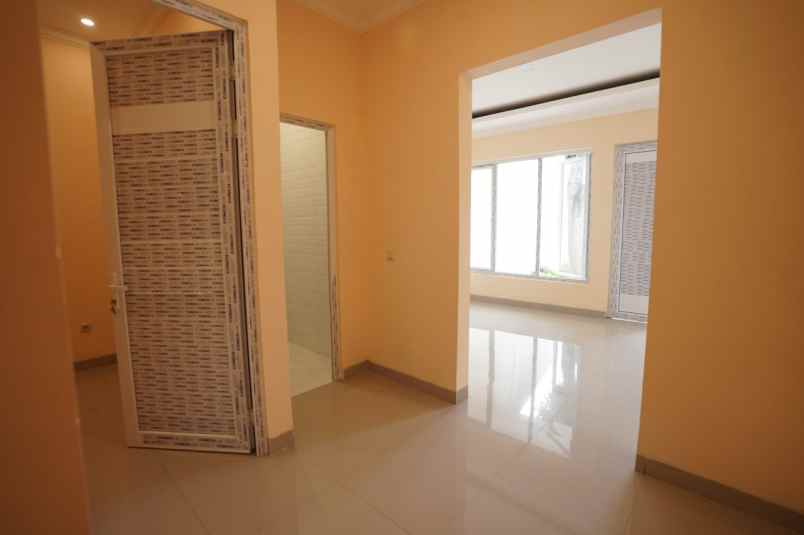 dijual rumah kelapa dua tangerang