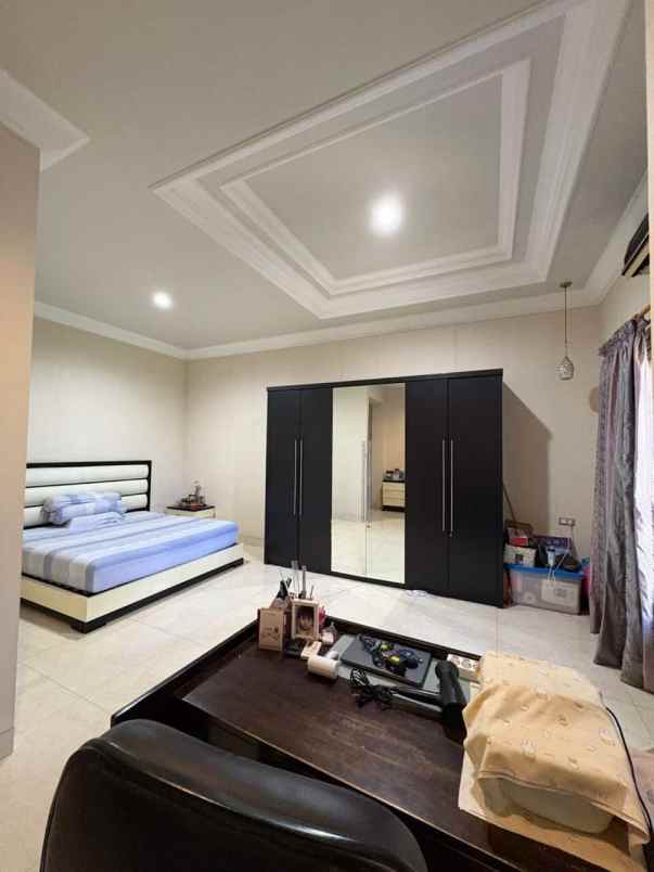 dijual rumah klampis semolo