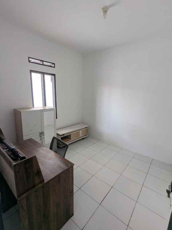 dijual rumah komplek bumi kresna