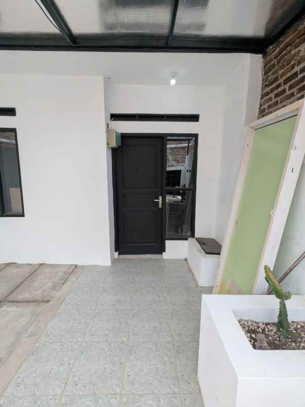 dijual rumah komplek bumi kresna