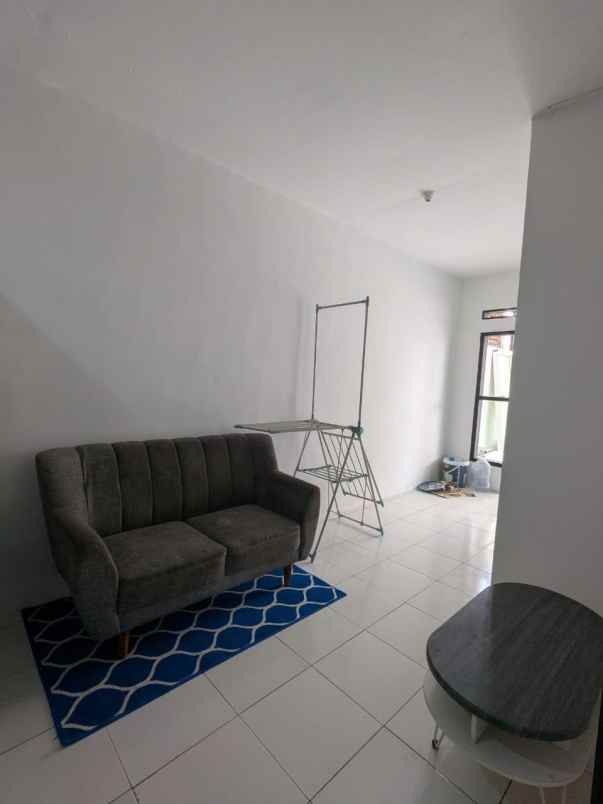 dijual rumah komplek bumi kresna