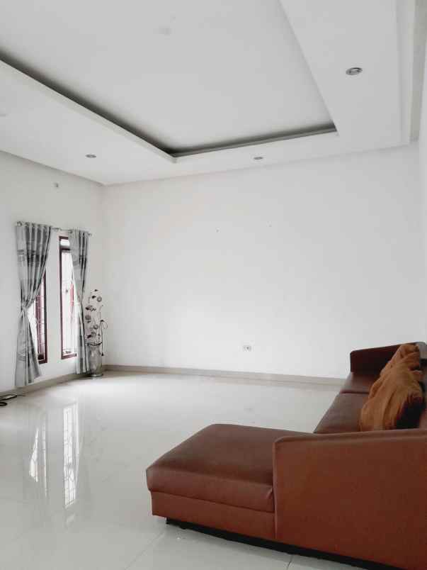 dijual rumah komplek mekarwangi jl