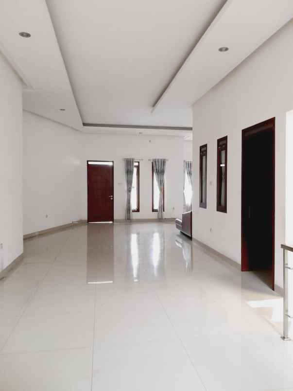 dijual rumah komplek mekarwangi jl