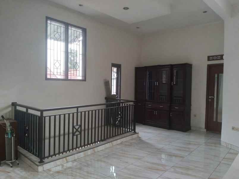 dijual rumah komplek puri dago antapani
