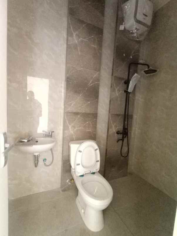 dijual rumah kota harapan indah bekasi