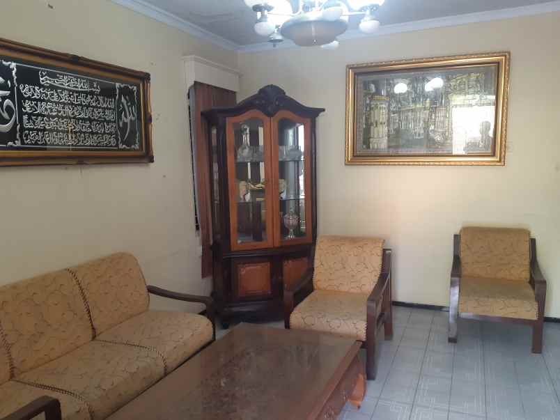 dijual rumah lama dekat kampus muhammad serudji jember