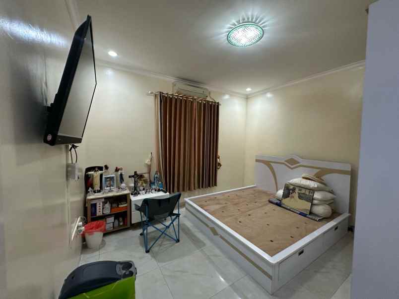 dijual rumah lantai 2 di metland transyogi cibubur