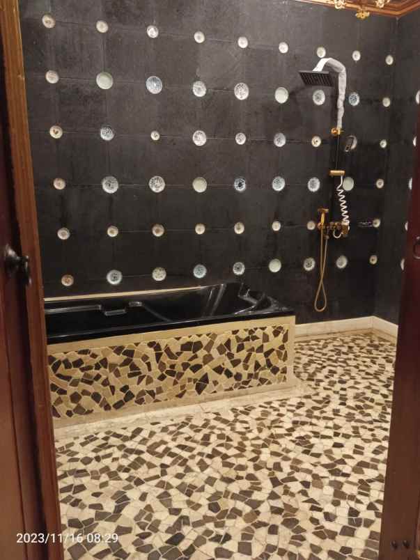 dijual rumah lebak bulus