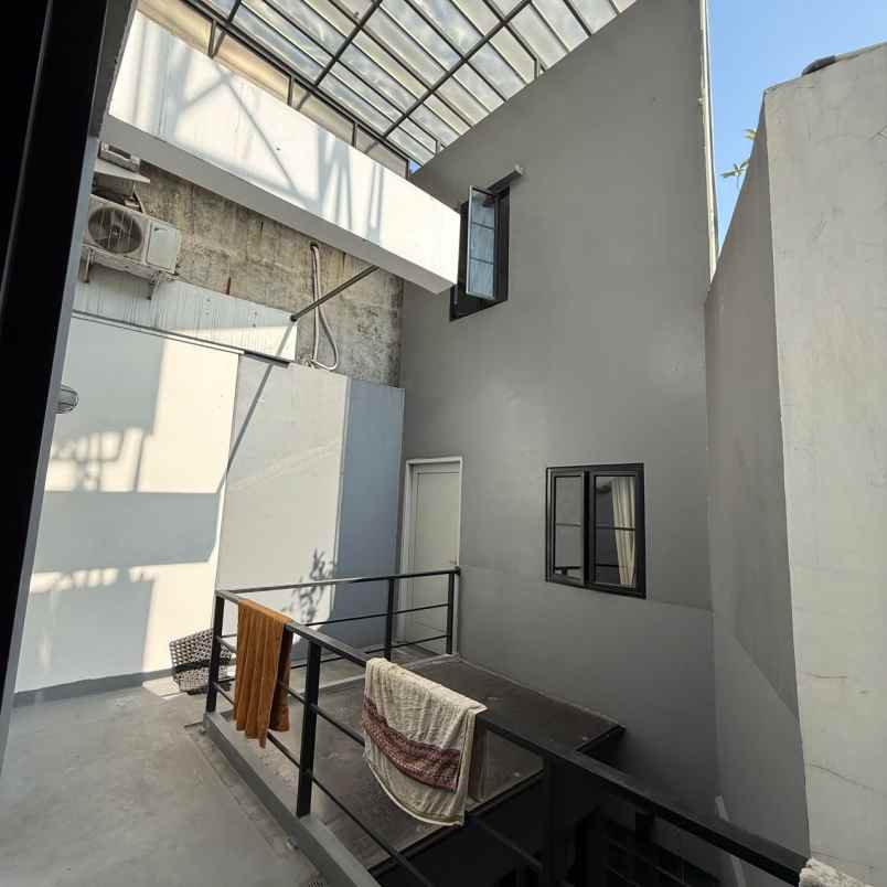 dijual rumah lebak bulus