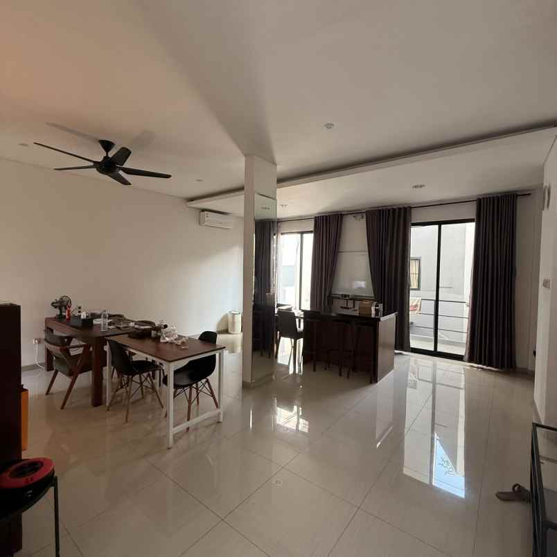 dijual rumah lebak bulus