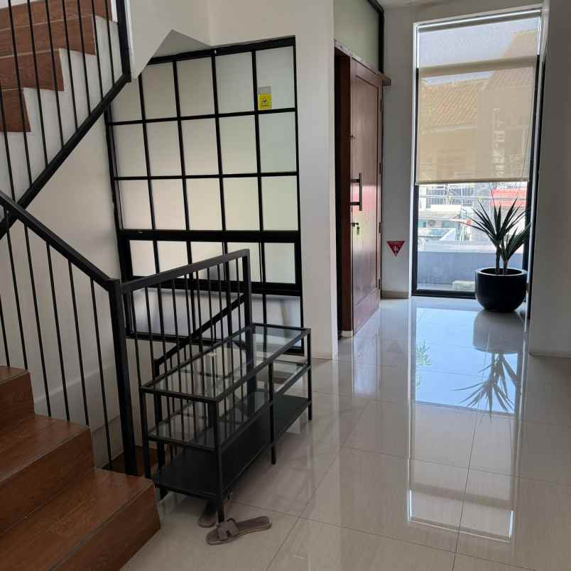 dijual rumah lebak bulus