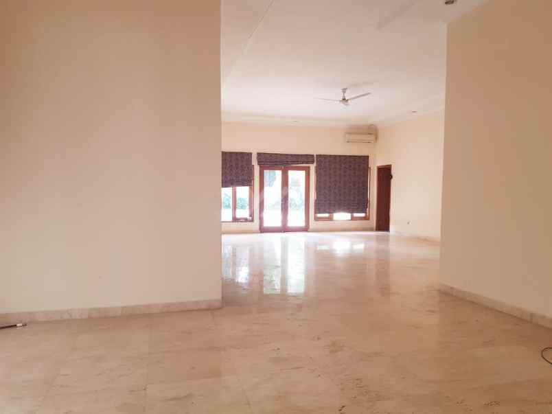 dijual rumah luas di kemang jakarta selatan