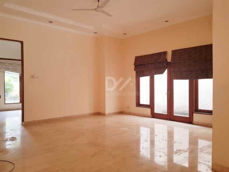 dijual rumah luas di kemang jakarta selatan