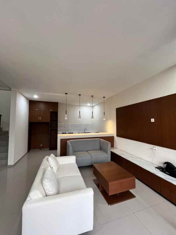 dijual rumah maguwoharjo depok sleman