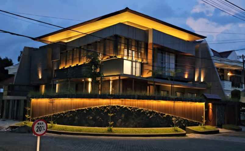 dijual rumah manyar kertoadi