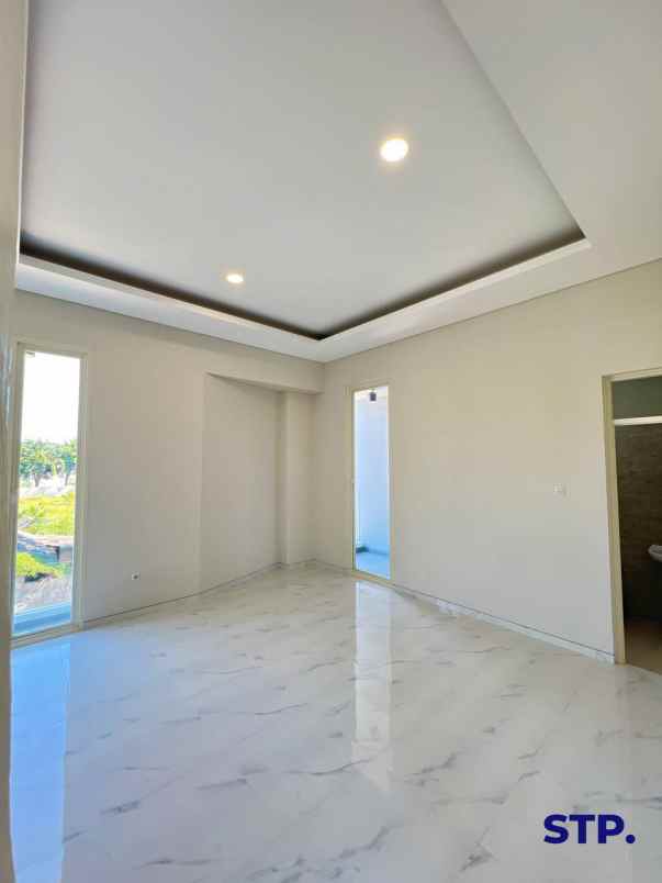 dijual rumah manyar tirtoyoso