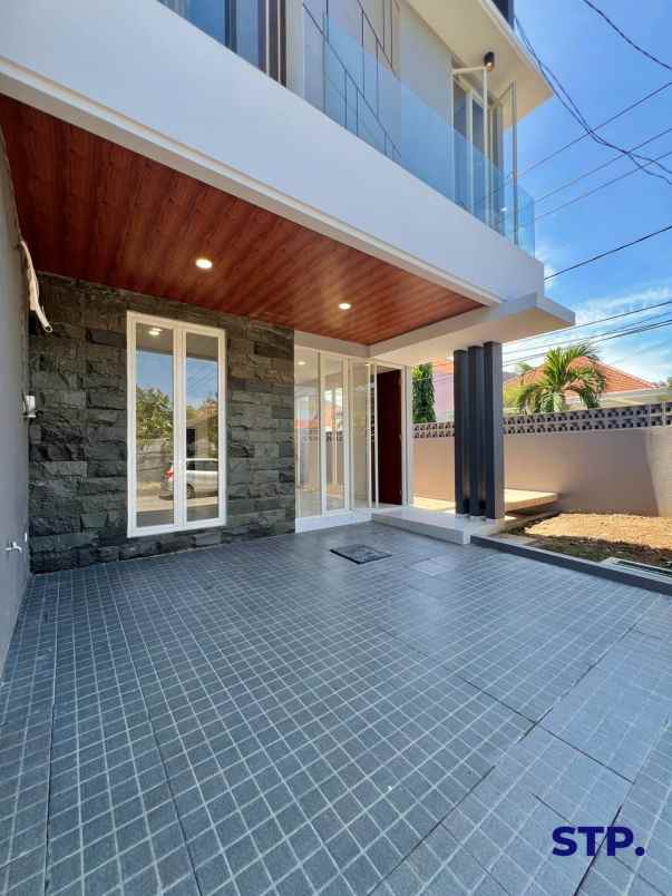 dijual rumah manyar tirtoyoso