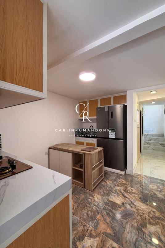 dijual rumah manyar tirtoyoso