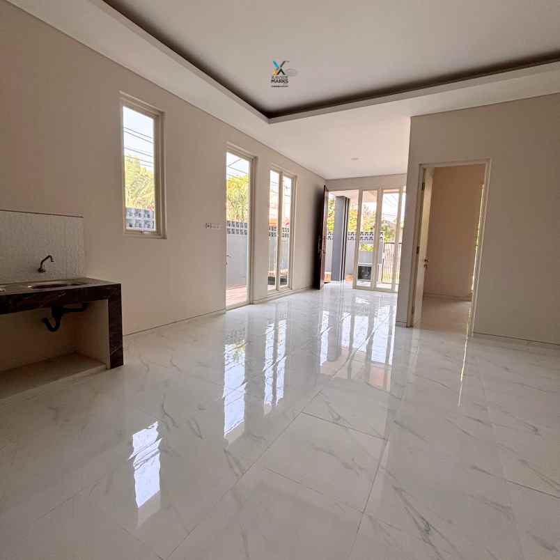 dijual rumah manyar tirtoyoso