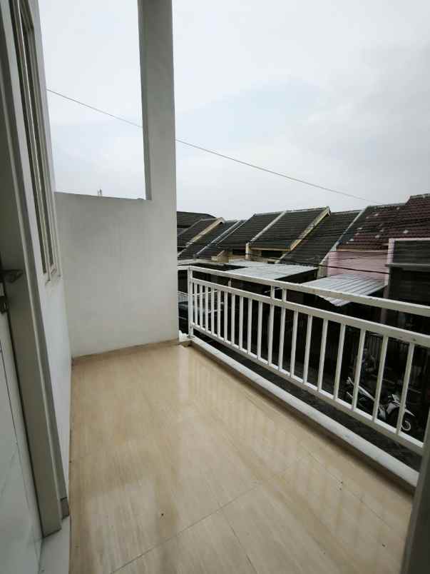 dijual rumah medokan ayu