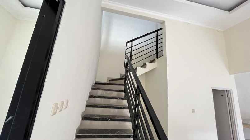 dijual rumah medokan ayu tambak