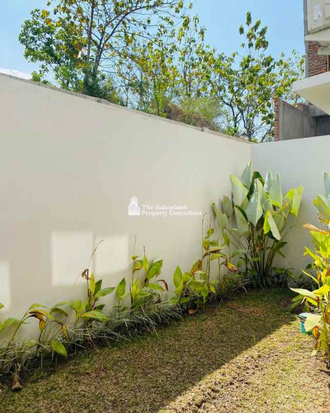 dijual rumah meteseh