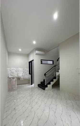 dijual rumah minimalis 2 lantai medokan asri utara