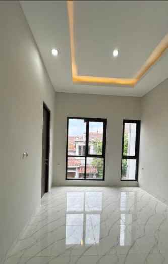 dijual rumah minimalis 2 lantai medokan asri utara