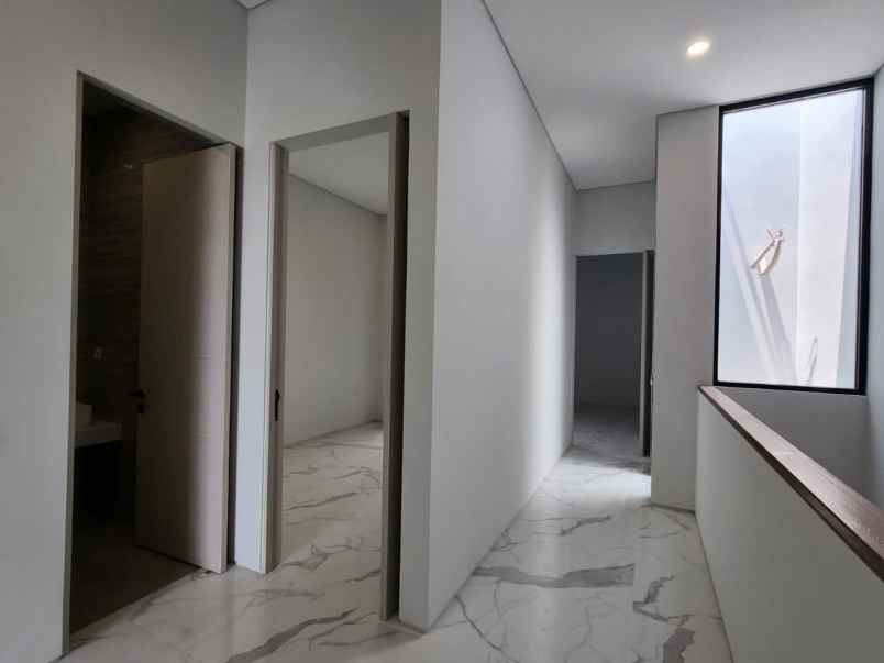 dijual rumah mulyosari