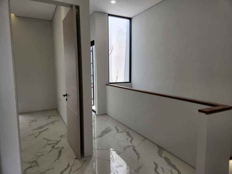 dijual rumah mulyosari