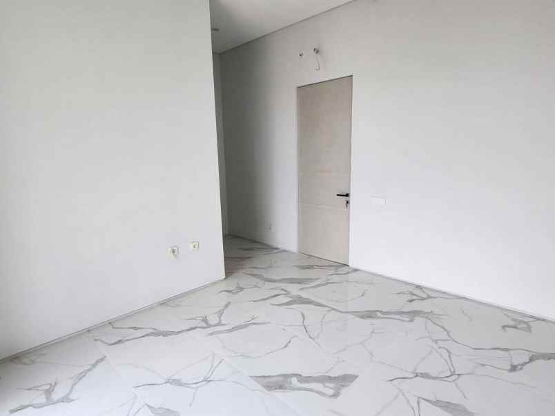 dijual rumah mulyosari