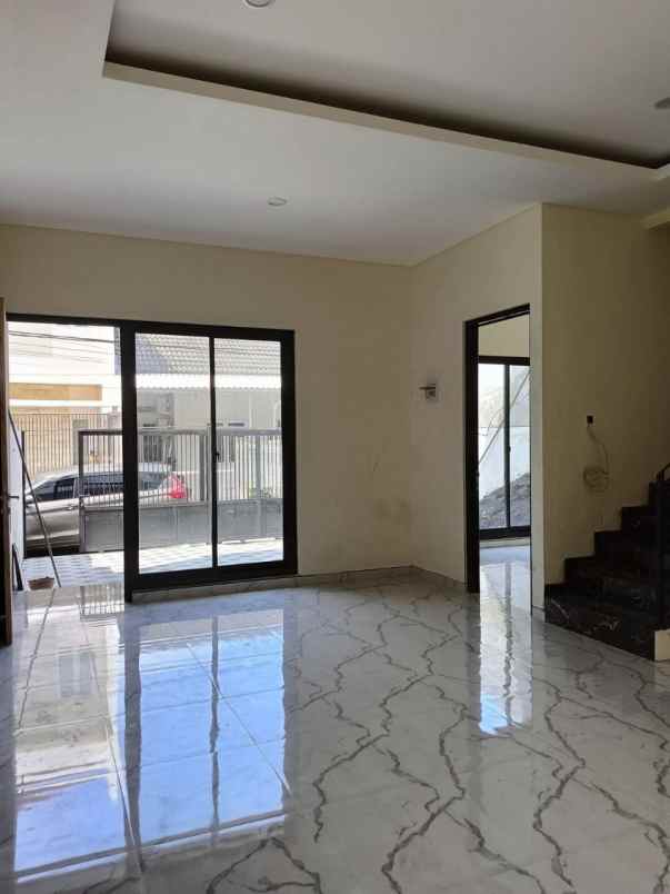 dijual rumah mulyosari utara