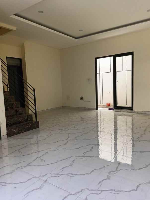 dijual rumah mulyosari utara