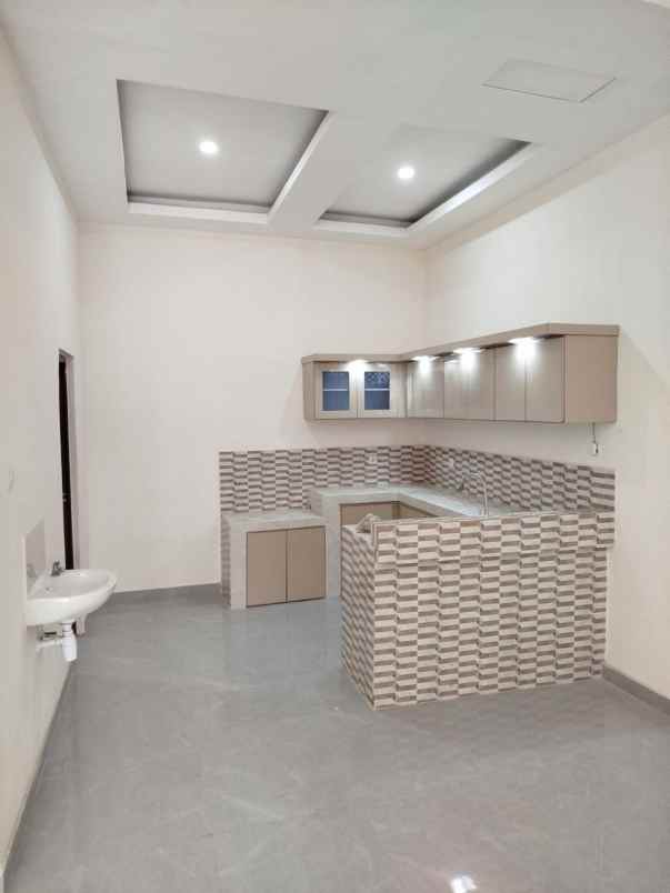 dijual rumah mulyosari utara