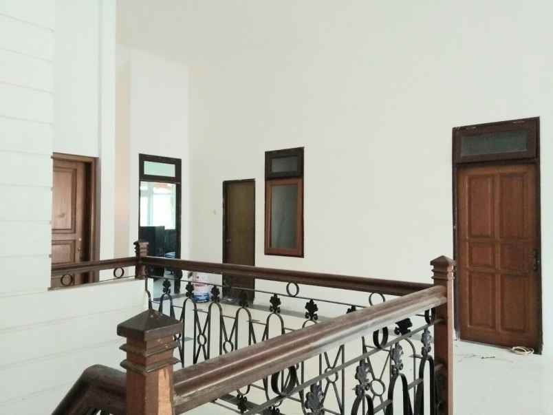 dijual rumah nginden intan barat