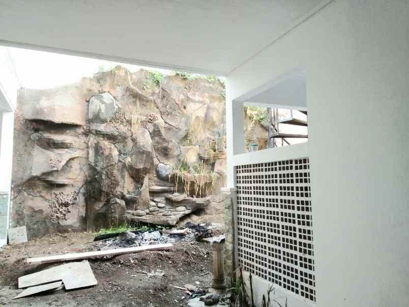 dijual rumah nginden intan barat