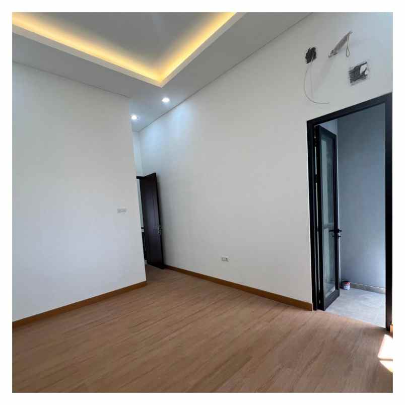 dijual rumah nirwana eksekutif