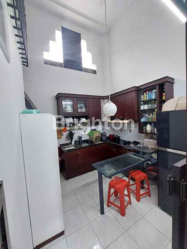 dijual rumah pakuwon city