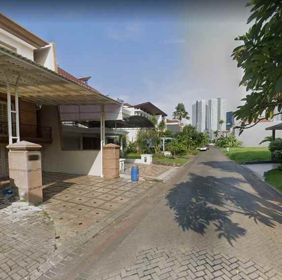dijual rumah pakuwon indah villa bukit
