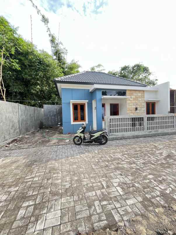 dijual rumah pandowoharjo