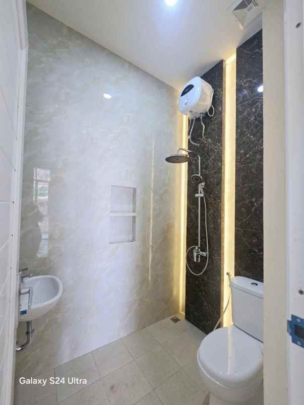 dijual rumah permata harapan baru kota