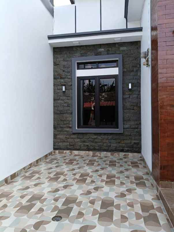 dijual rumah perum pesona anggrek bekasi