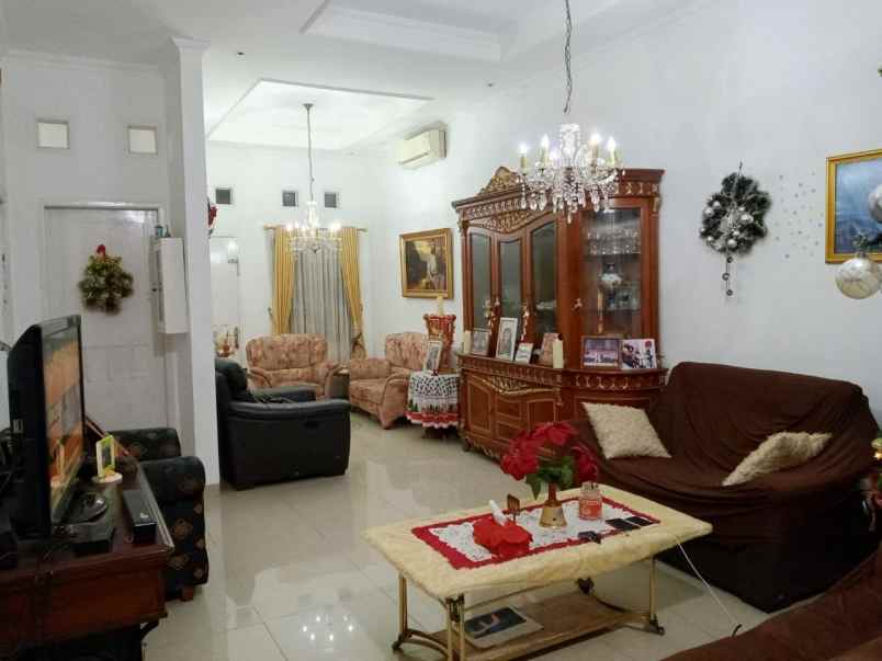 dijual rumah pesona khayangan estate