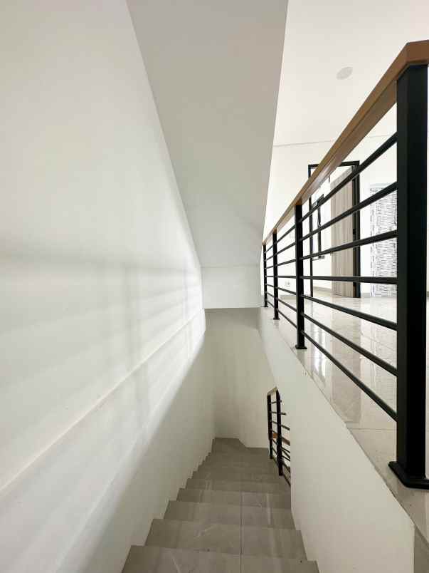 dijual rumah pondok bambu